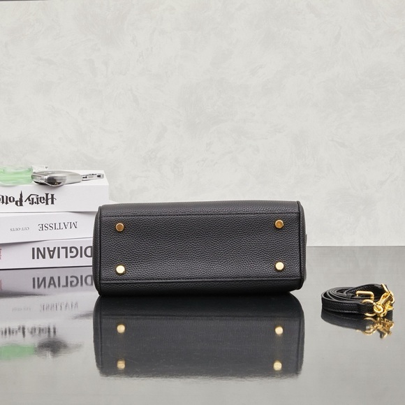 Hermes Kelly 25 Bag - Black Togo Leather with Gold Hardware - Picture 3 of 5